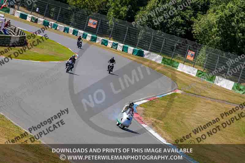 Vintage motorcycle club;eventdigitalimages;mallory park;mallory park trackday photographs;no limits trackdays;peter wileman photography;trackday digital images;trackday photos;vmcc festival 1000 bikes photographs